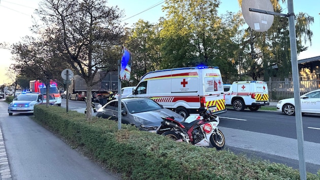 Der Lenker kam mit Notarztbegleitung ins Spital.