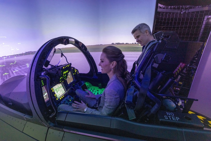 Prinzessin Kate durfte sogar einmal in einem der Jets Probesitzen.