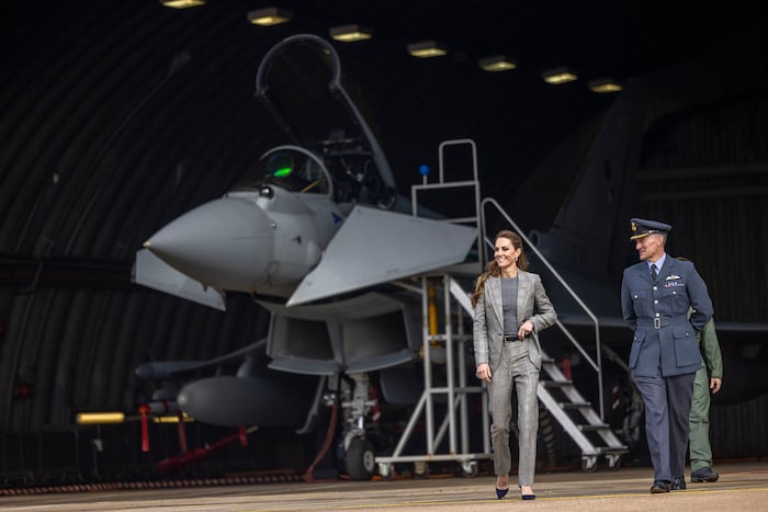 Prinzessin Kate beim Besuch der Trainingseinrichtung der RAF ...