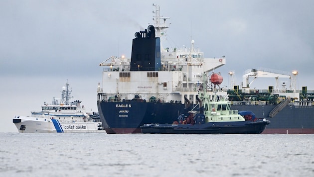 Ein Schiff der finnischen Küstenwache hatte den Tanker „Eagle S“ gestoppt.