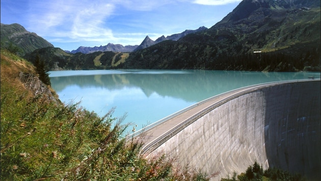 Von dieser Straße stürzte der Jäger in den See.