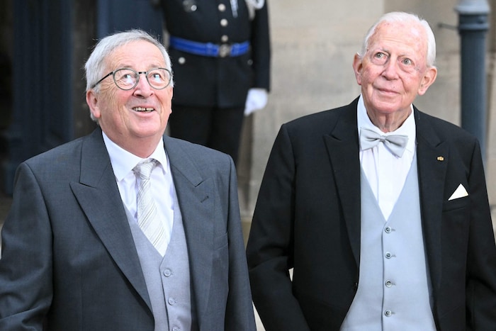 Die luxemburgischen Ehrenstaatsminister Jacques Santer (rechts) und Jean-Claude Juncker (links)