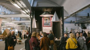 Rund 40.000 Besucher informieren sich bei der Design Week über neueste Designs und moderne ...
