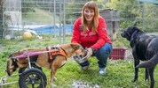 Sandra Stibi mit zwei ihrer Schützlinge