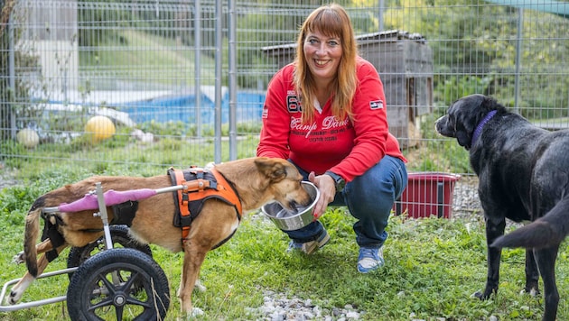 Sandra Stibi mit zwei ihrer Schützlinge