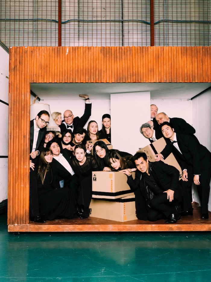 Ein Teil des Ensembles für „Moskau, Tscherjomuschki“ in der Oper Graz