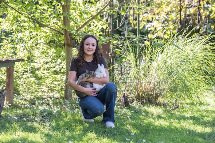 Die junge Maja Pöschl ist mit unglaublichem Einsatz für Streunerkatzen unterwegs