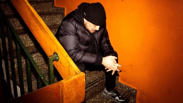 „Step ans Mic“ ist der erste Song, auf dem Kool Savas gemeinsam mit seinem 25-jährigen Ich ...