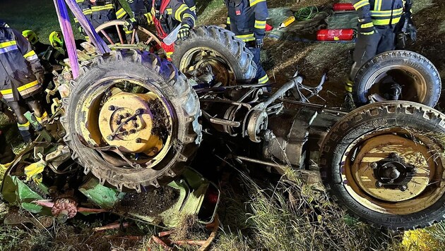 Der Lenker musste von der Feuerwehr befreit werden