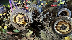 Der Lenker musste von der Feuerwehr befreit werden