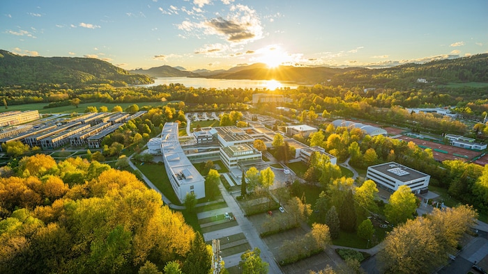 Gleich neben dem Lakeside Park liegt die Universität Klagenfurt.