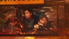 America Ferrera und Matthew McConaughey in „The Lost Bus“.