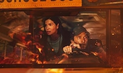America Ferrera und Matthew McConaughey in „The Lost Bus“.