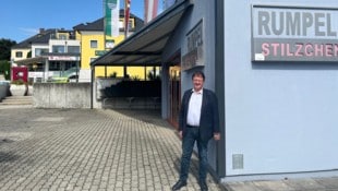 Bürgermeister Thomas Krainz freut sich: Das ehemalige Kultlokal wird nun für die Musikschüler ...