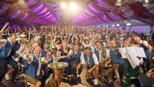 Bei den Oktoberfest-Massen mit jeder Menge Maß musikalisch und gesanglich für Stimmung sorgen: ...