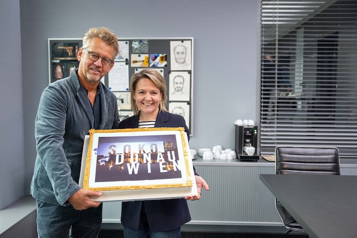 Stefanie Groiss-Horowitz und Produzent Heinrich Ambrosch gratulierten.
