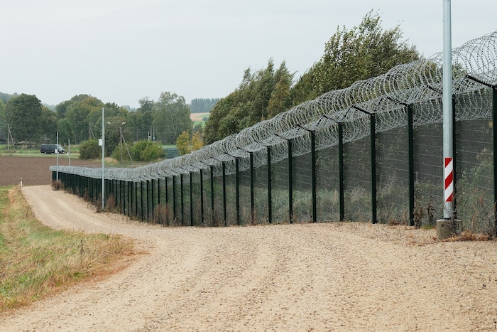 Der Grenzzaun zwischen Estland und Russland