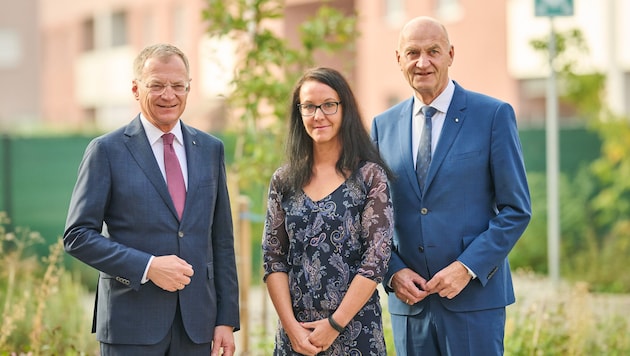 Landeshauptmann Thomas Stelzer und Soziallandesrat Christian Dörfel (re., beide ÖVP) stellten ...