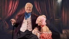 Publikumsliebling Gerhard Ernst als Herr von Fett mit Theatertochter Valentina Fett (Katrin ...