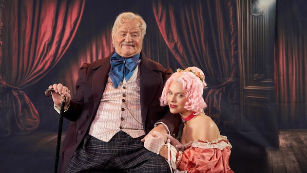 Publikumsliebling Gerhard Ernst als Herr von Fett mit Theatertochter Valentina Fett (Katrin ...