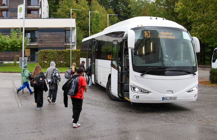 Der Run auf die Busse. Oder vielmehr: auf die Sitzplätze.
