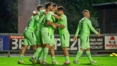 Die Bürmooser jubeln über den verdienten 3:1-Sieg in Puch.
