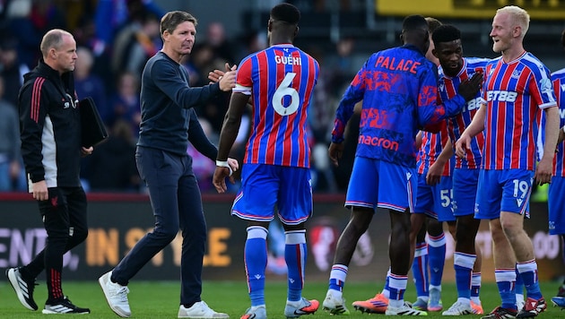 Oliver Glasner (2. von li.) setzt seinen Erfolgslauf mit Crystal Palace fort.