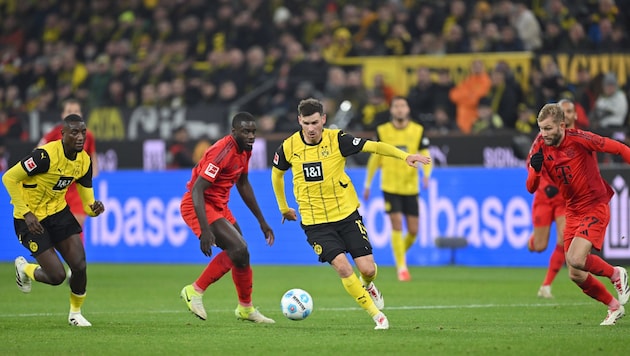 Dortmund-Kicker Pascal Groß muss sich aktuell hinten anstellen.
