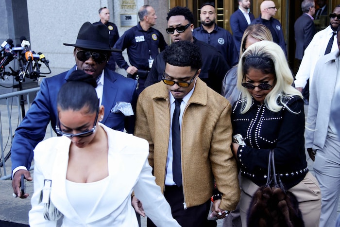 King Combs (rechts) und seine Mutter, die Modedesignerin Misa Hylton (rechts), verlassen das ...