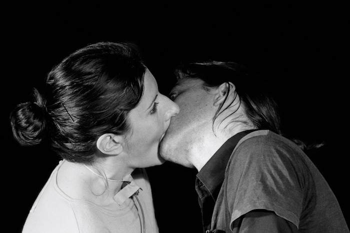 „Breathing In, Breathing Out“ (Kuss-Szene mit Ulay; Belgrad, 1977, u)