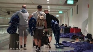 Nach der Sichtung von Drohnen ist der Betrieb des Flughafens in München vorübergehend lahmgelegt ...