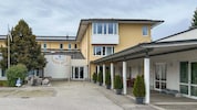 Der Bewohner (89) war offenbar nach Mitternacht heimlich auf das Vordach des Seniorenheims ...