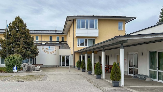 Der Bewohner (89) war offenbar nach Mitternacht heimlich auf das Vordach des Seniorenheims ...
