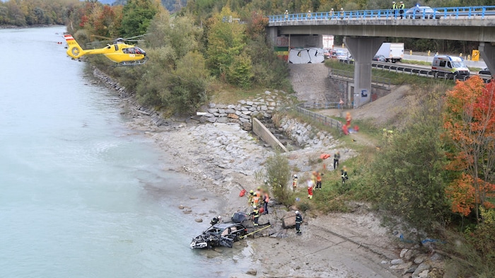 A first picture of the scene of the accident.