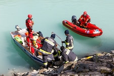 Seit Samstag sind die Einsatzmannschaften vor Ort und suchen den Stauseegrund mit Sonar ab. 
