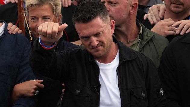 Tommy Robinson während eines Marsches für „Redefreiheit“ in London