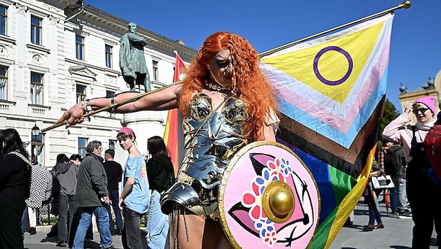 Martialischer Auftritt für die Rechte von LGBTQ-Personen, der Marsch verlief aber laut Behörden ...