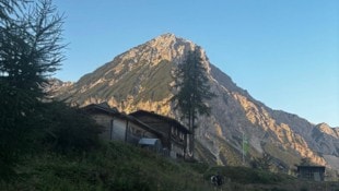 Am Fuße des Mittagskogels. Bertahütte