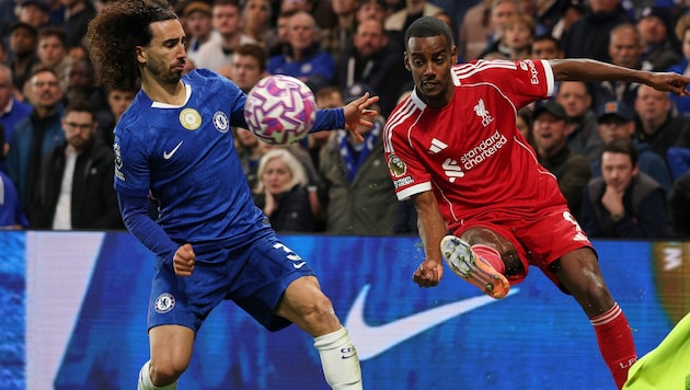 Marc Cucurella im Duell mit Alexander Isak