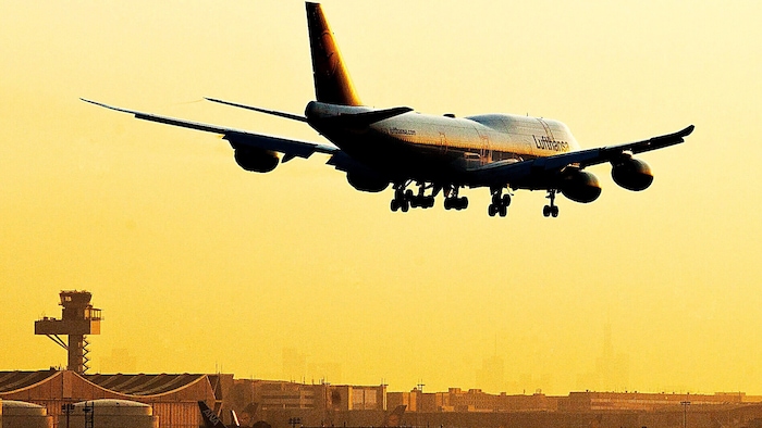 Eine Boeing 747 beim Landeanflug auf den Flughafen Frankfurt am Main