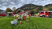 Die Feuerwehr führte Nachlöscharbeiten durch. 