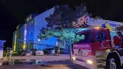 Mutter und Sohn konnten sich selbst ins Freie retten. 