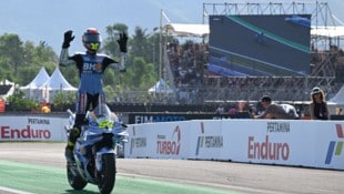 Fermin Aldeguer feiert seinen ersten MotoGP-Sieg.