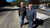 Helmut Zwenig (li.) und Norbert Enders am Gelände des neuen Altstoffsammelzentrums in der ...
