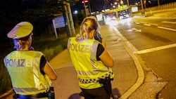 Auf der Innsbrucker Bundesstraße (Symbolbild) war der Raser mit 107 unterwegs.