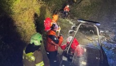 Komplett durchnässt waren die Einsatzkräfte. 