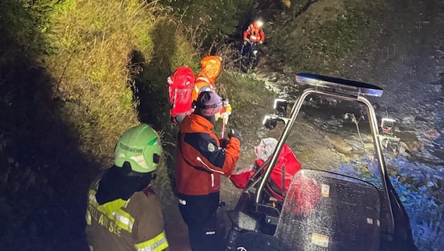 Komplett durchnässt waren die Einsatzkräfte.
