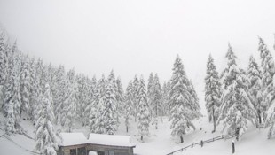 Schnee rund um die Klagenfurter Hütte: Der Sonntag brachte einen Wintereinbruch.
