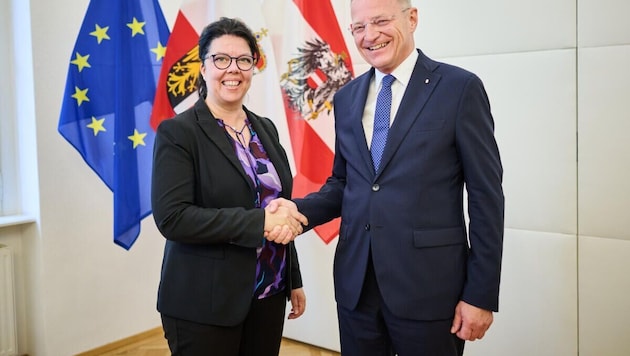 Dagmar Fetz-Lugmayr gewann die Wahl in Kremsmünster, LH Thomas Stelzer gratulierte