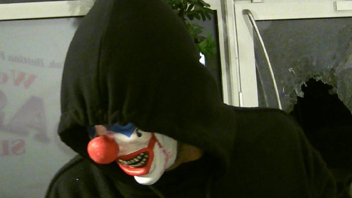 Der Horror-Clown wurde beim Coup fotografiert, kommt jetzt ins Fernsehen.